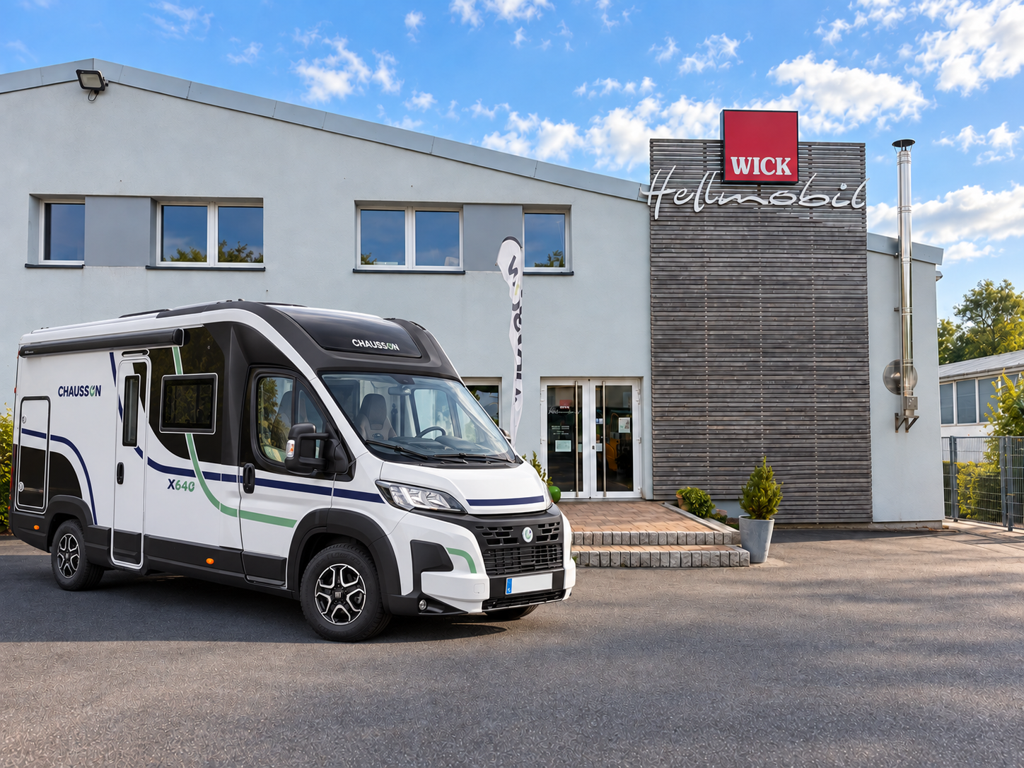 Chausson Reisemobil vor dem Wick-Hellmobil-Gebäude in Plettenberg